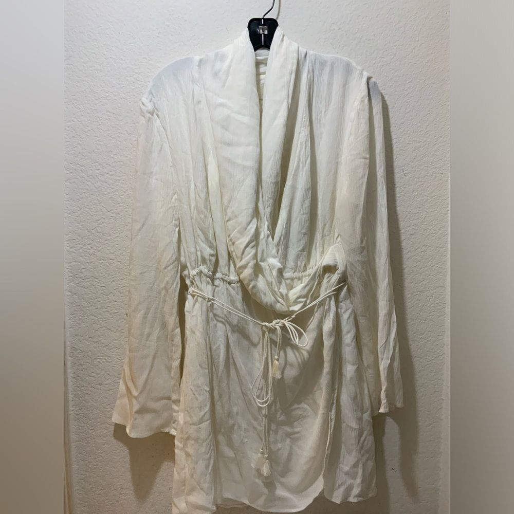 The Jetset Diaries TJD  off white Top size M 100% rayon draped